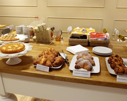 Start your day with our rich breakfast buffet!